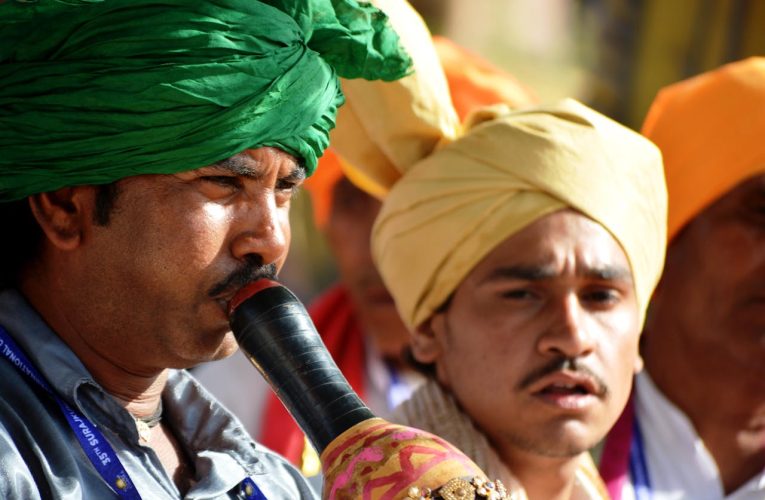 Love Affair with Folklore Fashion: Reviving Traditional Attire in Contemporary Styles